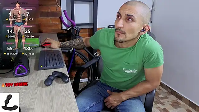 Snapshot of Marck_Muscle chatting on February 2026 03:32:02 AM Marck Muscle online show from February 2026 03:32:02 AM