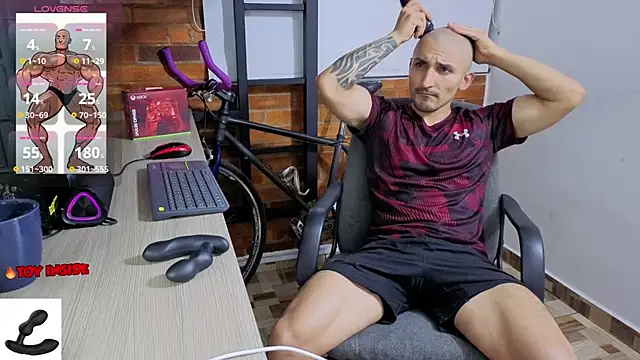Snapshot of Marck_Muscle chatting on April 2026 01:18:02 AM Marck Muscle online show from April 2026 01:18:02 AM