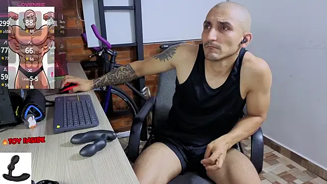 Snapshot of Marck_Muscle chatting on April 2026 01:04:01 AM Marck Muscle online show from April 2026 01:04:01 AM