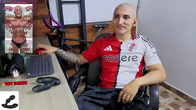 Snapshot of Marck_Muscle chatting on May 2026 02:40:02 AM Marck Muscle online show from May 2026 02:40:02 AM