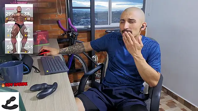 Snapshot of Marck_Muscle chatting on May 2026 11:11:01 PM Marck Muscle online show from May 2026 11:11:01 PM
