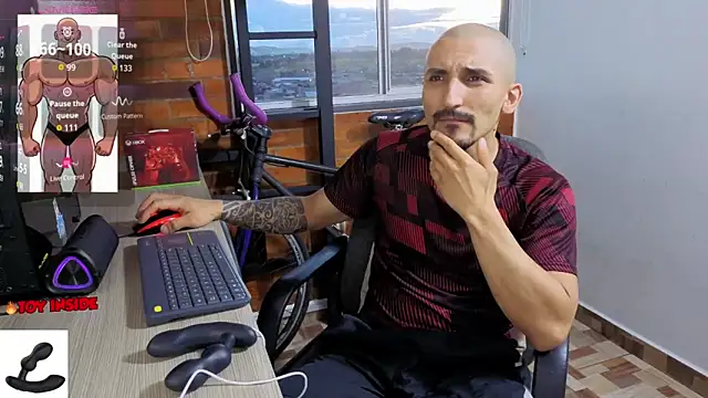 Snapshot of Marck_Muscle chatting on May 2026 11:13:01 PM Marck Muscle online show from May 2026 11:13:01 PM