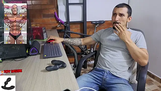 Snapshot of Marck_Muscle chatting on July 2026 01:23:01 AM Marck Muscle online show from July 2026 01:23:01 AM