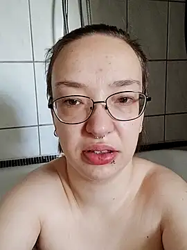 Isabella Geney online show from November 2025 02:05:01 PM