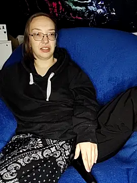 Isabella Geney online show from November 2025 07:13:02 PM