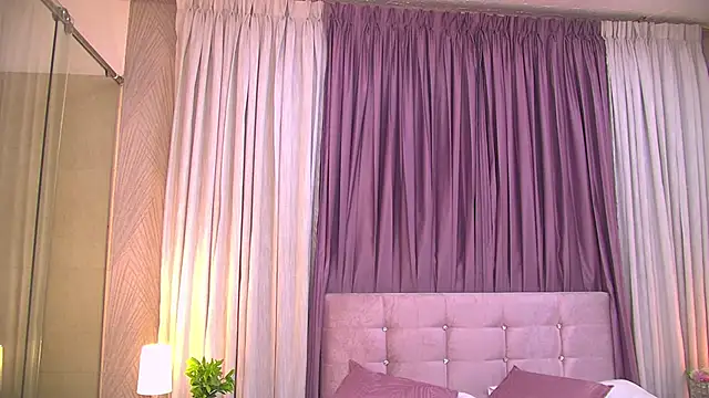 Lilly Peach22 online show from January 2025 06:10:01 PM