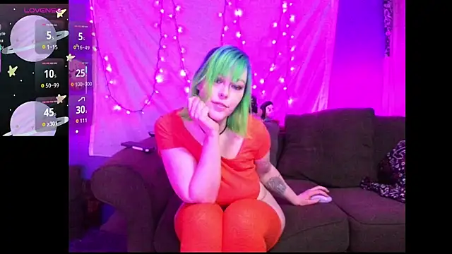 Snapshot of EverlyEster chatting on May 2026 04:19:01 AM EverlyEster online show from May 2026 04:19:01 AM