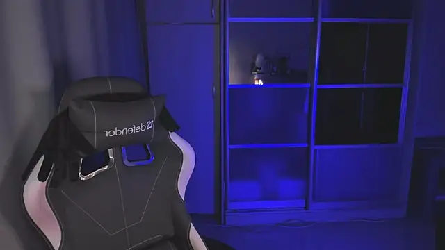 Christy Calypso online show from December 2025 04:01:01 PM