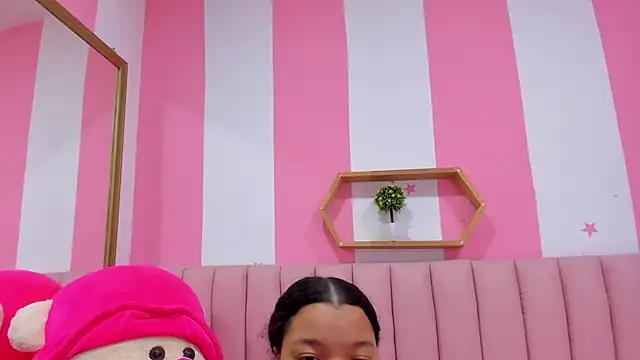 ISABELLA 020 online show from October 2025 12:48:02 PM