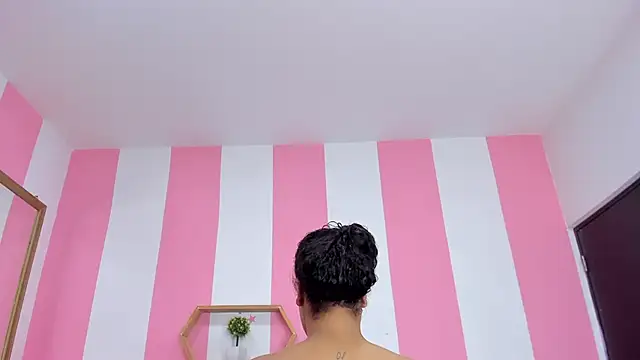 ISABELLA 020 online show from December 2025 01:09:02 PM