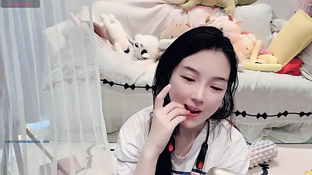 Snapshot of AKiKi711 chatting on June 2026 05:19:02 AM AKiKi711 online show from June 2026 05:19:02 AM