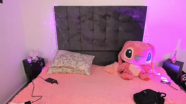 Kylie2211 online show from October 2025 03:14:01 AM