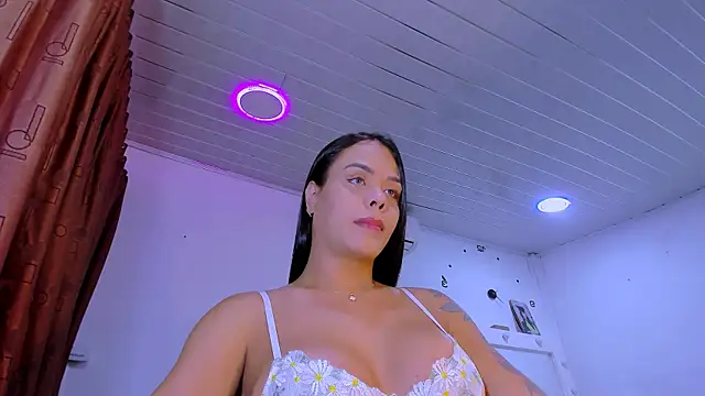 LatinVenuz online show from June 2026 11:24:02 PM