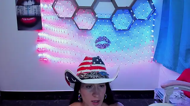 Snapshot of SharonSander chatting on July 2026 04:19:01 AM SharonSander online show from July 2026 04:19:01 AM