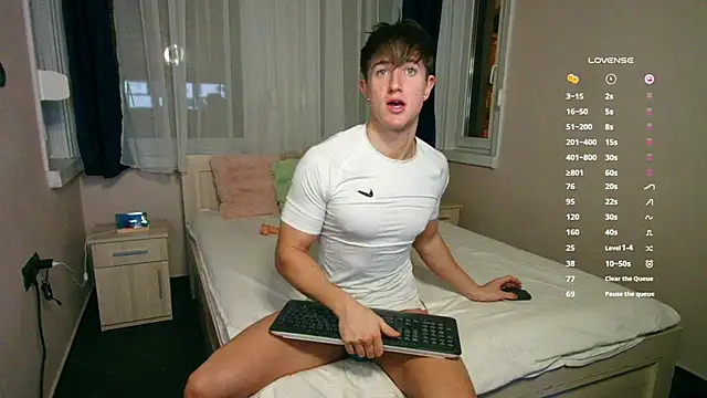 ChristianLevine  online show from November 2025 04:38:01 PM