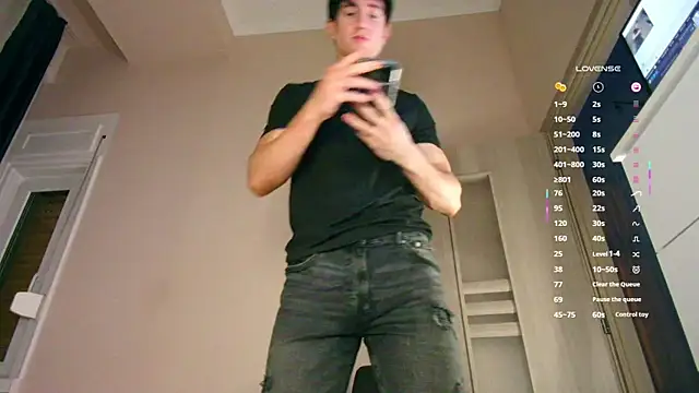 Snapshot of ChristianLevine_ chatting on December 2025 03:40:02 PM ChristianLevine online show from December 2025 03:40:02 PM