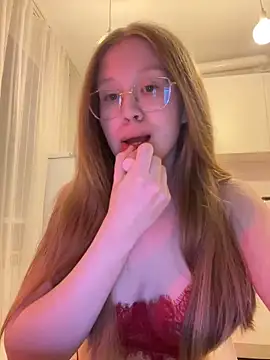 Eva Weyne online show from March 2025 06:51:02 PM