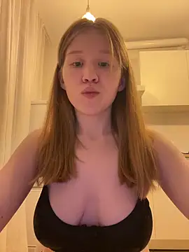 Snapshot of Eva_Weyne chatting on May 2026 09:09:01 PM Eva Weyne online show from May 2026 09:09:01 PM