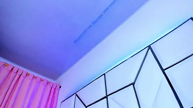 Snapshot of SarayRoyse chatting on February 2025 10:18:02 PM SarayRoyse online show from February 2025 10:18:02 PM