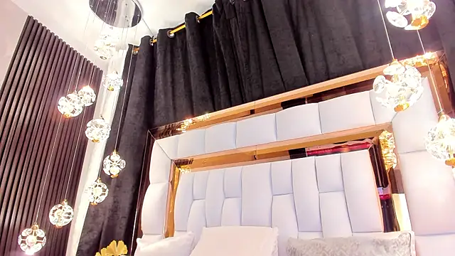 Snapshot of SarayRoyse chatting on March 2025 07:15:01 PM SarayRoyse online show from March 2025 07:15:01 PM