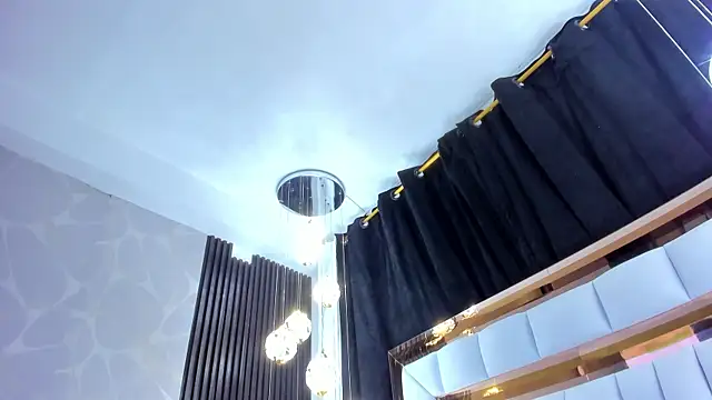 SarayRoyse online show from December 2025 07:22:01 PM