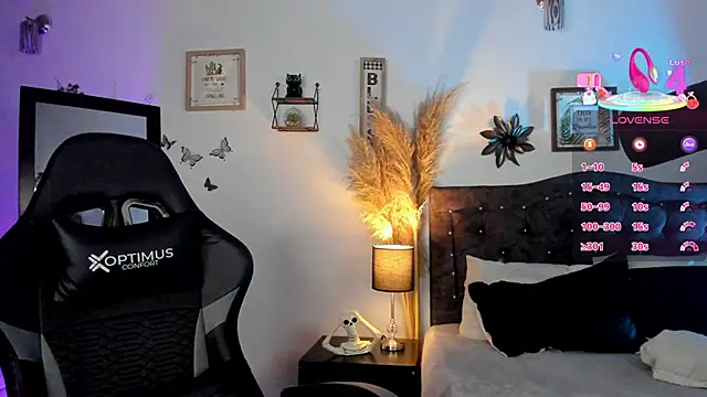 Snapshot of devlin_violett chatting on September 2025 12:00:02 AM devlin violett online show from September 2025 12:00:02 AM