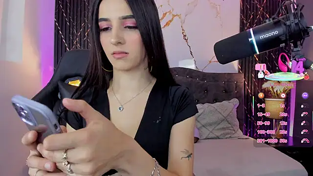 Snapshot of devlin_violett chatting on October 2025 03:19:01 AM devlin violett online show from October 2025 03:19:01 AM