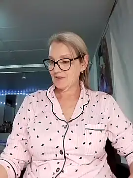 irinamaux online show from November 2025 07:01:02 PM