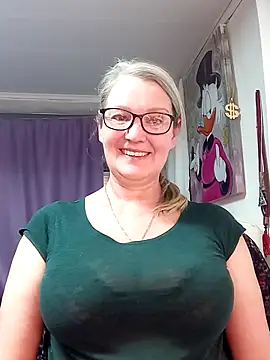 irinamaux online show from February 2026 11:56:01 PM