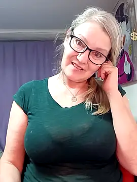 Snapshot of irinamaux chatting on March 2026 09:42:01 PM irinamaux online show from March 2026 09:42:01 PM