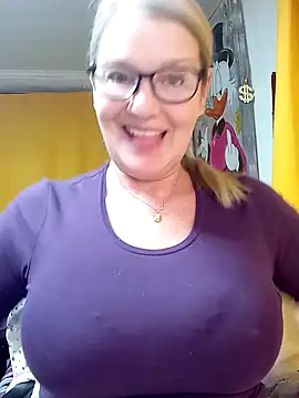 Snapshot of irinamaux chatting on March 2026 02:18:01 AM irinamaux online show from March 2026 02:18:01 AM