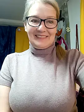 Snapshot of irinamaux chatting on March 2026 03:44:02 AM irinamaux online show from March 2026 03:44:02 AM