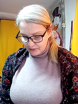 Snapshot of irinamaux chatting on March 2026 06:49:01 AM irinamaux online show from March 2026 06:49:01 AM