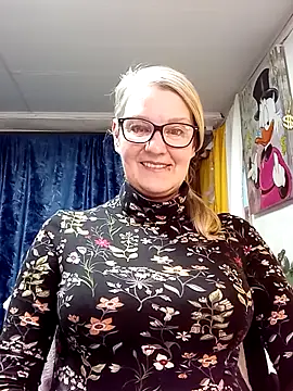 Snapshot of irinamaux chatting on April 2026 04:04:01 PM irinamaux online show from April 2026 04:04:01 PM