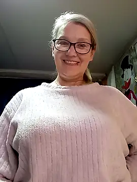 Snapshot of irinamaux chatting on April 2026 02:47:02 PM irinamaux online show from April 2026 02:47:02 PM