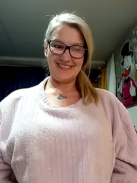 Snapshot of irinamaux chatting on April 2026 07:44:02 PM irinamaux online show from April 2026 07:44:02 PM