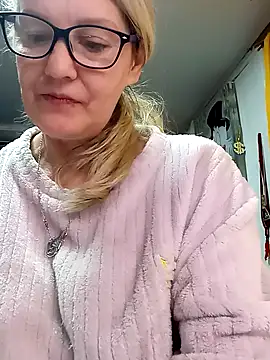 Snapshot of irinamaux chatting on April 2026 03:06:01 AM irinamaux online show from April 2026 03:06:01 AM