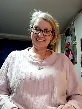 Snapshot of irinamaux chatting on April 2026 04:28:02 AM irinamaux online show from April 2026 04:28:02 AM