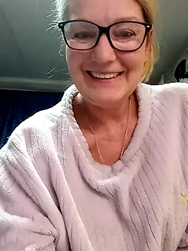 Snapshot of irinamaux chatting on April 2026 12:59:02 AM irinamaux online show from April 2026 12:59:02 AM