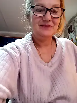 Snapshot of irinamaux chatting on April 2026 08:07:02 AM irinamaux online show from April 2026 08:07:02 AM