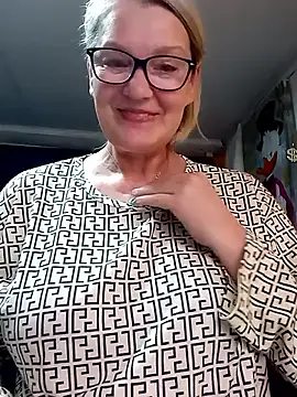 Snapshot of irinamaux chatting on April 2026 04:39:01 AM irinamaux online show from April 2026 04:39:01 AM