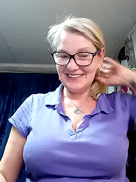 Snapshot of irinamaux chatting on April 2026 05:14:02 PM irinamaux online show from April 2026 05:14:02 PM