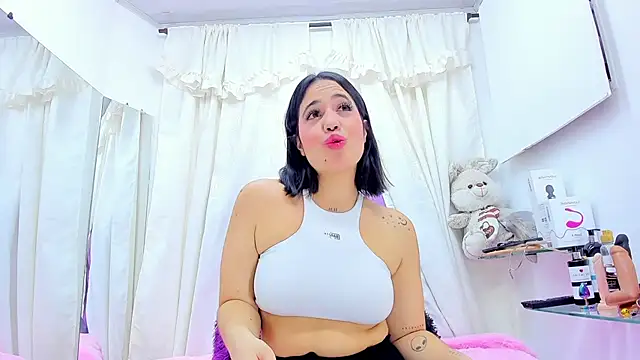 Snapshot of emily_madrid chatting on January 2025 04:57:02 AM emily madrid online show from January 2025 04:57:02 AM