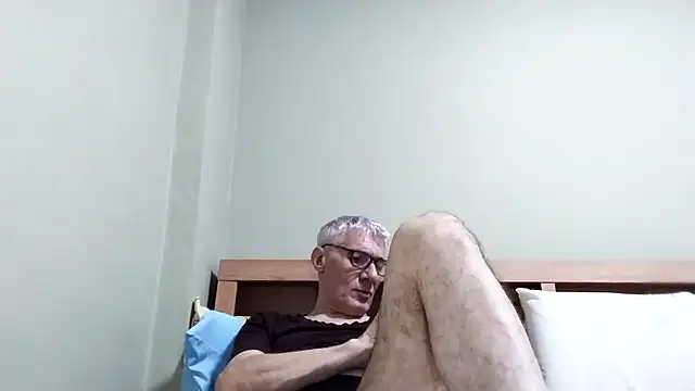 Snapshot of BIGUNCUTHARDCOCK chatting on January 2026 02:44:01 PM BIGUNCUTHARDCOCK online show from January 2026 02:44:01 PM