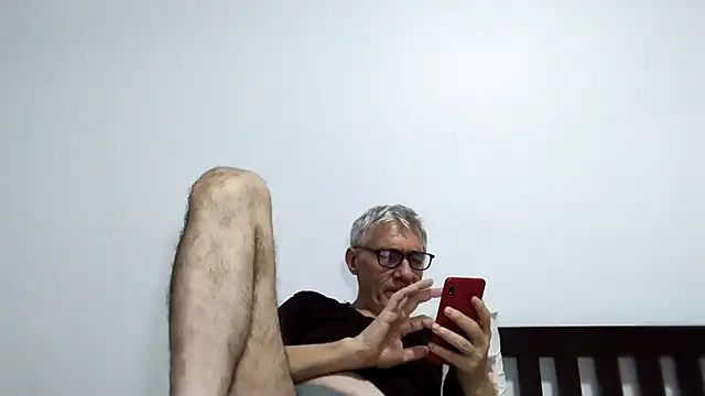 Snapshot of BIGUNCUTHARDCOCK chatting on February 2026 02:00:02 PM BIGUNCUTHARDCOCK online show from February 2026 02:00:02 PM