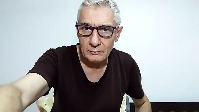 Snapshot of BIGUNCUTHARDCOCK chatting on February 2026 12:43:02 AM BIGUNCUTHARDCOCK online show from February 2026 12:43:02 AM