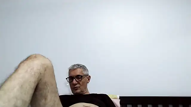 Snapshot of BIGUNCUTHARDCOCK chatting on March 2026 02:04:02 AM BIGUNCUTHARDCOCK online show from March 2026 02:04:02 AM