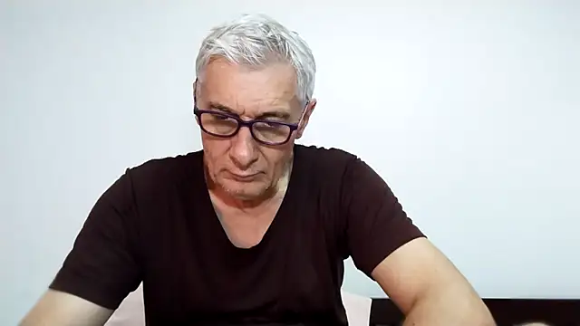 Snapshot of BIGUNCUTHARDCOCK chatting on April 2026 01:37:02 AM BIGUNCUTHARDCOCK online show from April 2026 01:37:02 AM