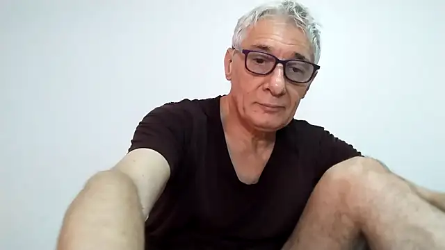 Snapshot of BIGUNCUTHARDCOCK chatting on April 2026 02:09:02 AM BIGUNCUTHARDCOCK online show from April 2026 02:09:02 AM