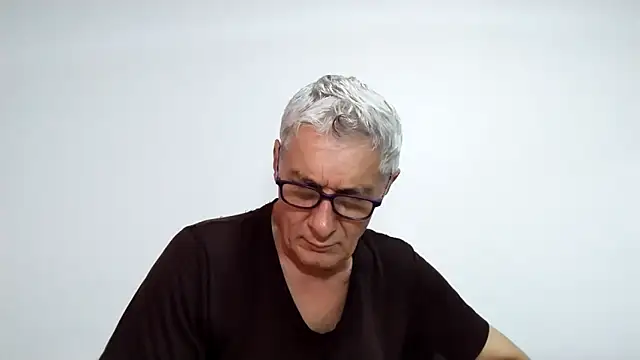 Snapshot of BIGUNCUTHARDCOCK chatting on April 2026 12:44:01 AM BIGUNCUTHARDCOCK online show from April 2026 12:44:01 AM